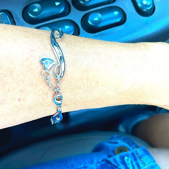 BGE 8 inch Tennis Bracelet - Picture 1 of 6